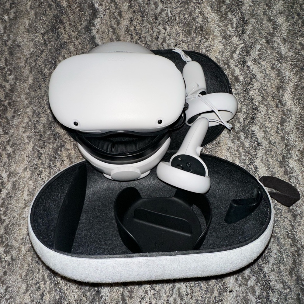 Oculus Quest 2 Headset